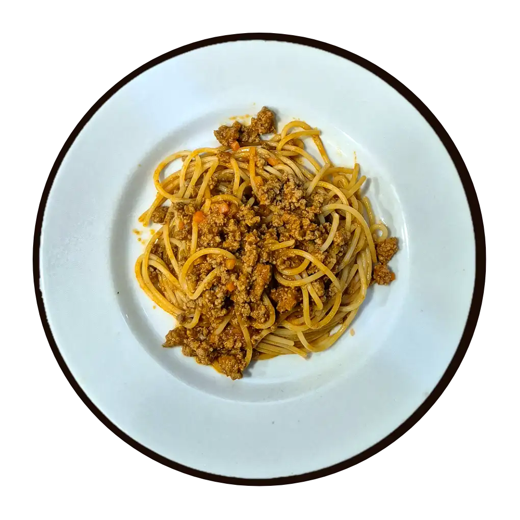 Spaghetti alla bolognese su piatto bianco dal bordo scuro